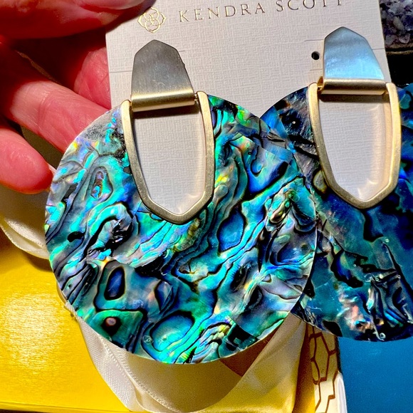 NWT Kendra Scott RARE & Retired Diane Earrings Abalone Yellow Gold STUNNING! - Picture 10 of 14